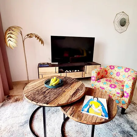 Chic And Cosy With A Pool 아파트 마닐바