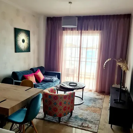 Chic And Cosy With A Pool 아파트