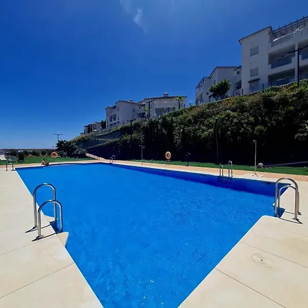 아파트 Chic And Cosy With A Pool